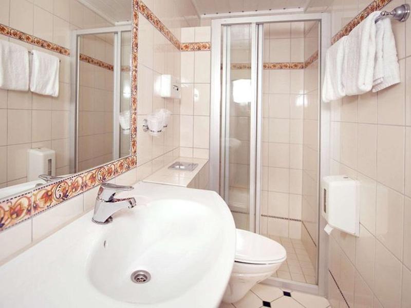 DB554202E7A01B96D10042E0E96FC83B