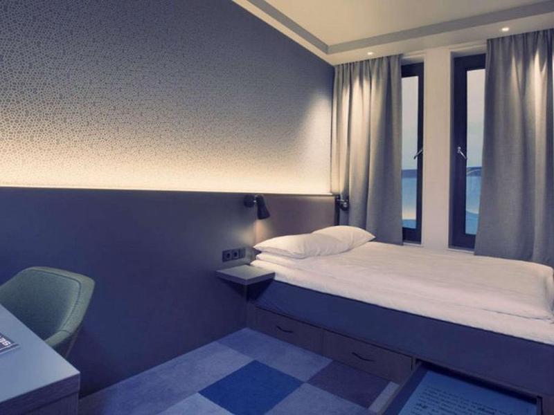 A387F45A6A465F8E2161F152D24B2F42