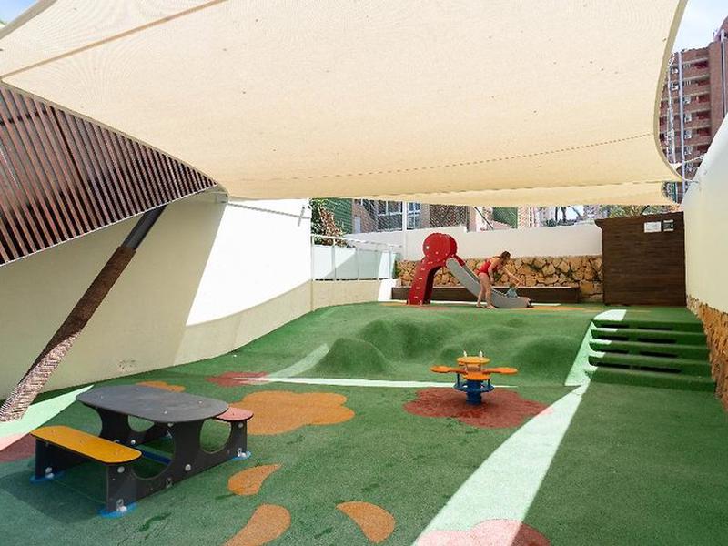 F8B8C02D4A7309B3D84F2CBB5DB93055