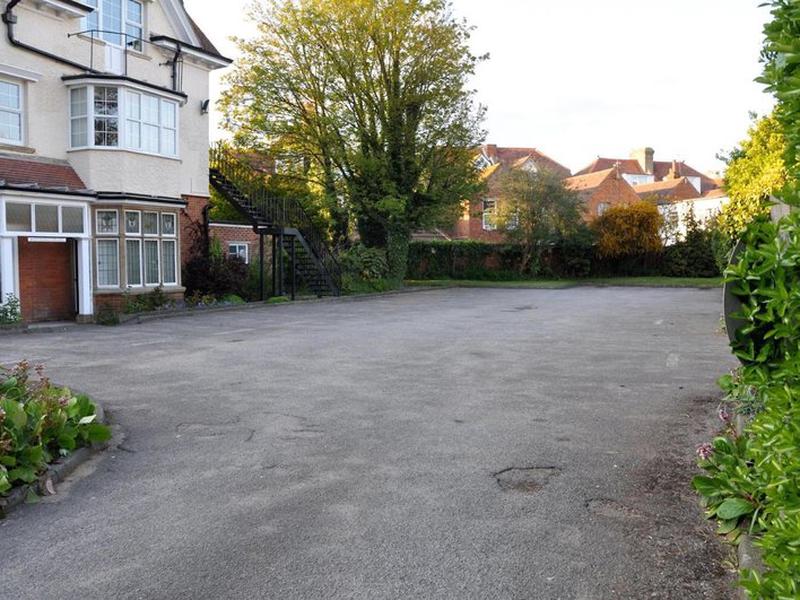 15B077E9D7739176F4B8714D7A53C2BF