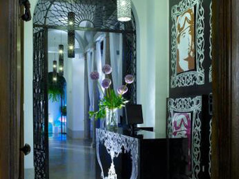 80D5F086DD457C8D9B501301F1407083