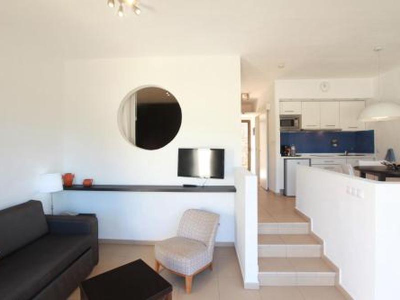 CDD2F824E181F7F027987C10C1AE9F9C