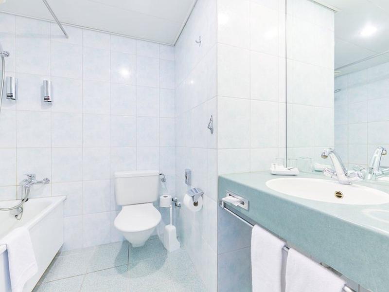 11C0149A76B1DC09B6E6EBAFAD44E229