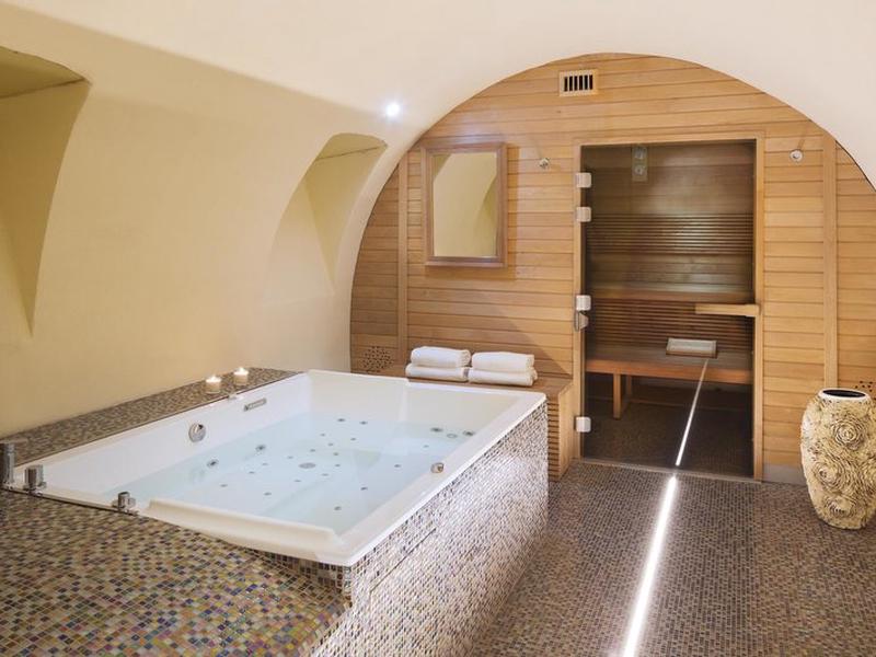 A682FDE8E66E45C974F0D1AAA13F0571