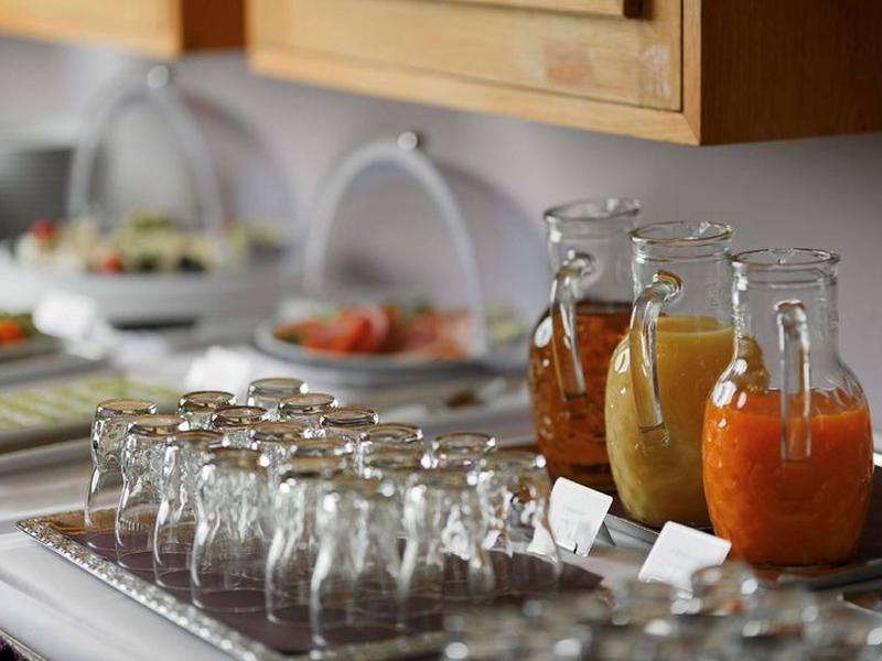 5D0A93F98B284D353656D485FB4844F9