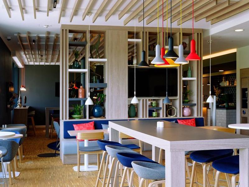 986883FD3245F0530E003568FBC8B072