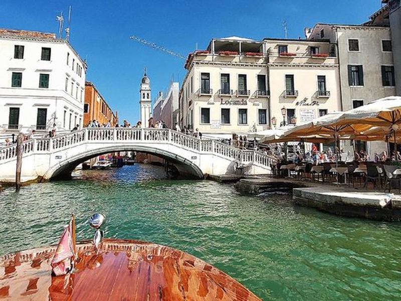 EDF9CE581A33703299AB6A300953A37C