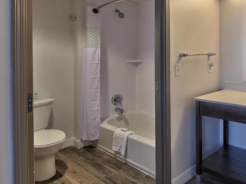 D406DF5AC40818395A8C7F2885E9F7D8