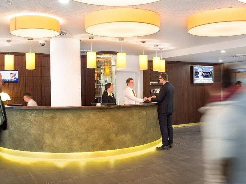 1B963FF21F7773D77F07BA4B745DA053