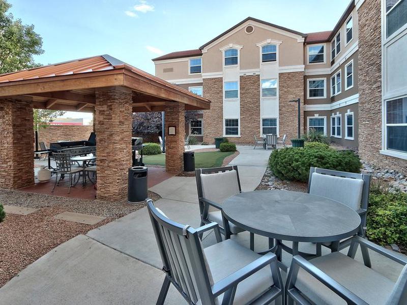 1BB37D52BC1F59DAE05F4277DE07E970