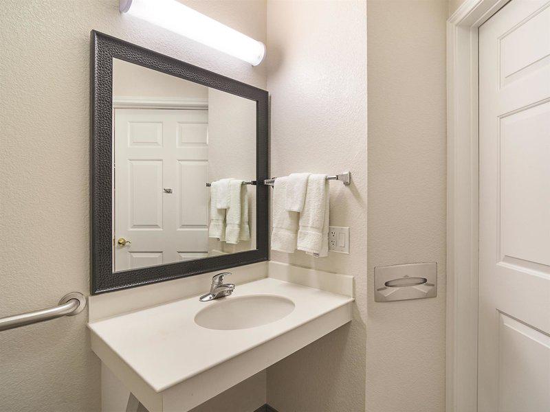 14FE6B3DFC52AD0EEE15A33F6712C889