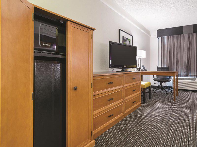 CF8AE595C510EB4B19E26B47F6530832