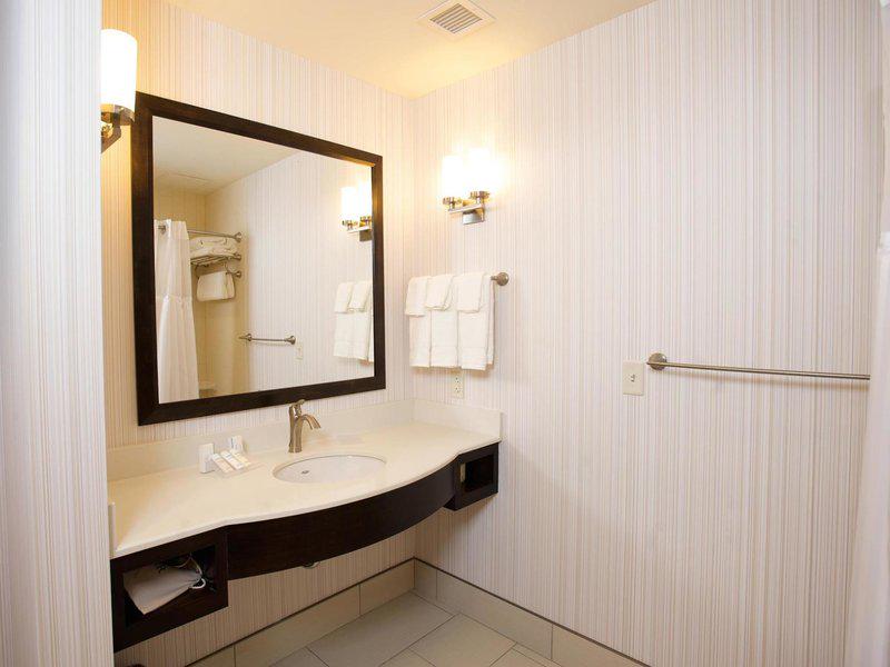 ACF690AE05B27E2C00C74D977A003563