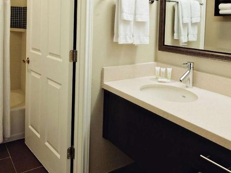 B6322DECB1940E3E4E4C3ABA0767ACBA