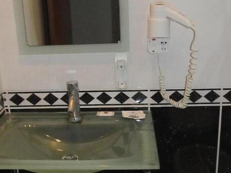 8BA668C8EB76AE494EE4492D072F7B5F