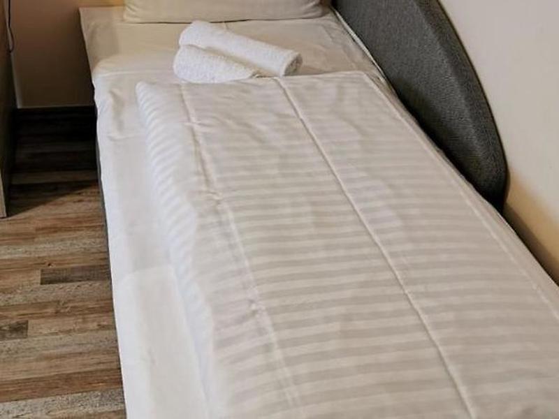 40FF811D6A4E819AECC3445CFF29F4EB