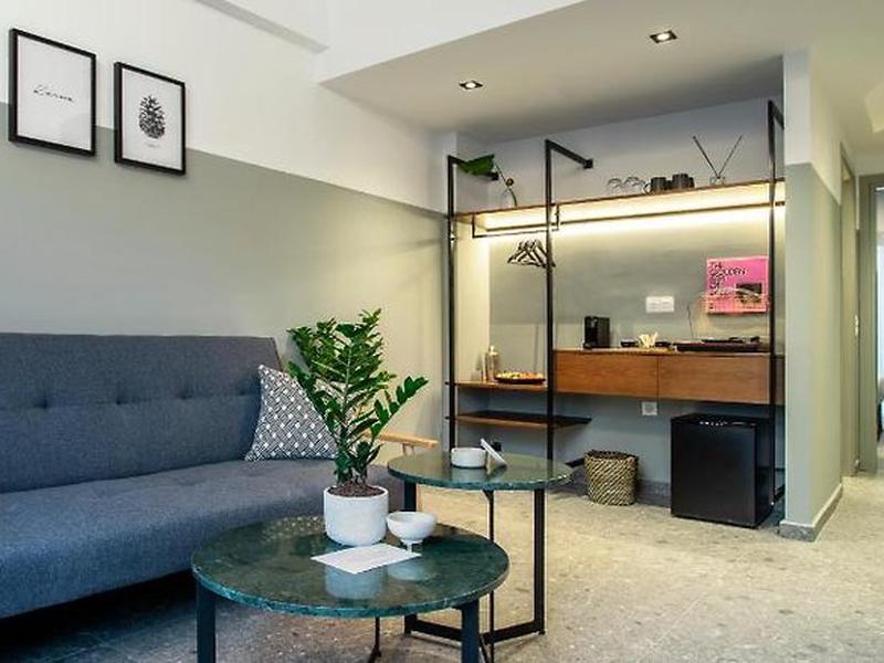 F68BECB595739435F2A14050BBB6B33F