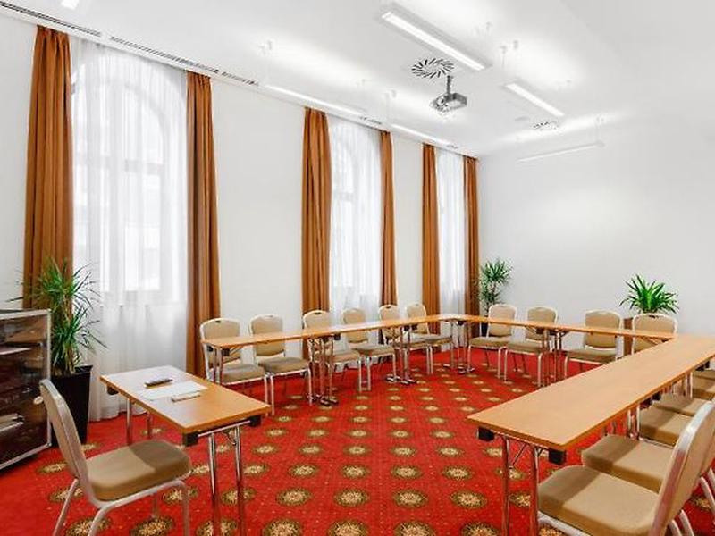 9AFB5A3D85F85F6FDF5EA858131A953F