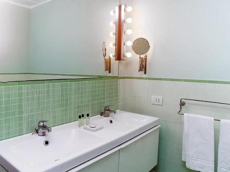 DBAA297B5E4A84B3C7AF5B9306ABF16D