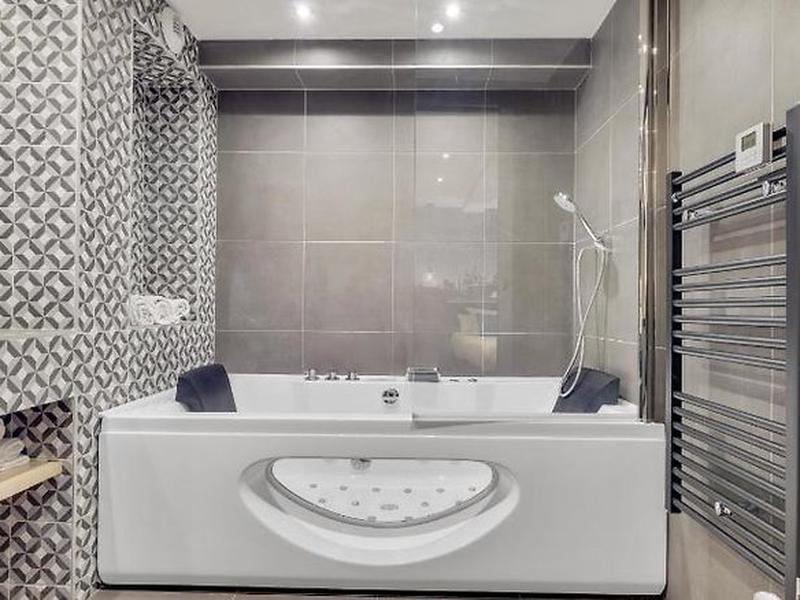 16D56B42F9112A248E32C806AEE76E2F