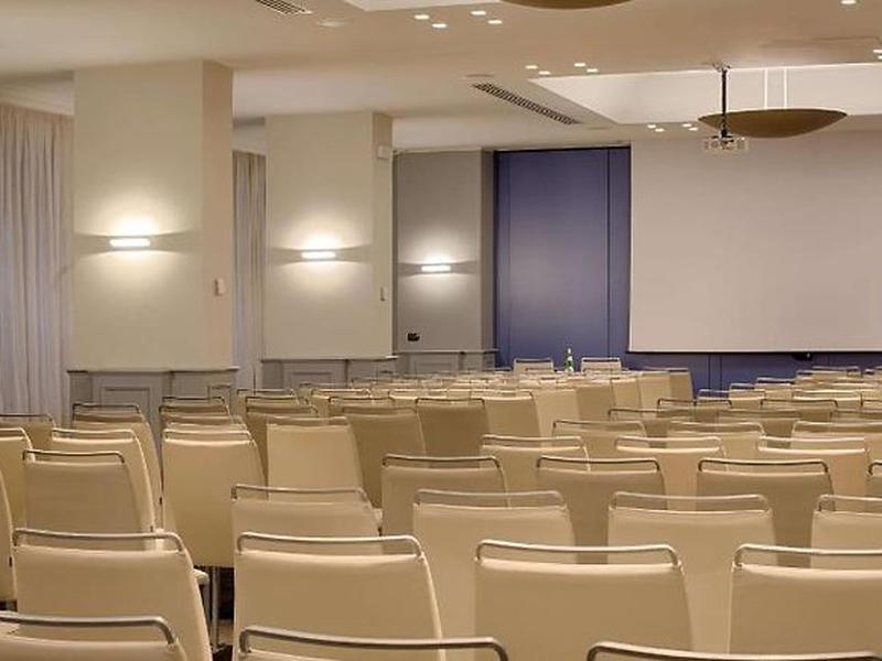 1282213CA17A0F6D92D84B05D1D2567F