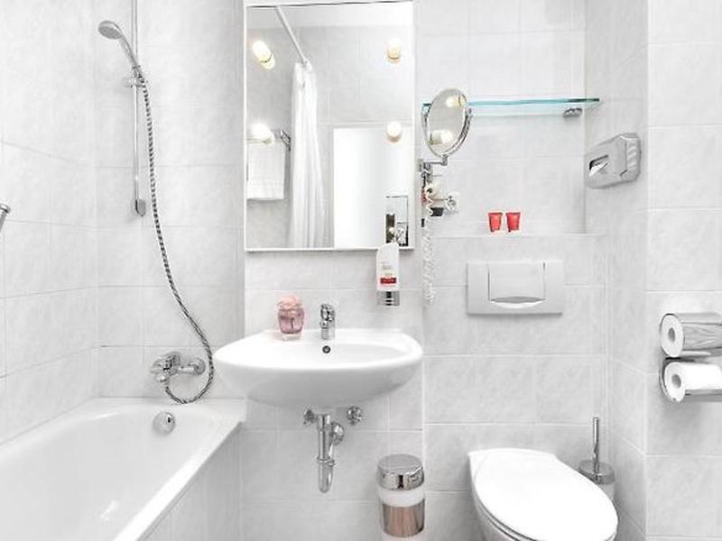 B7899E83A42F8C1E307D86F8F85571F1