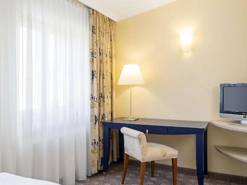 778EEFCCD1D68AAE1B4BFF46A9CA5496