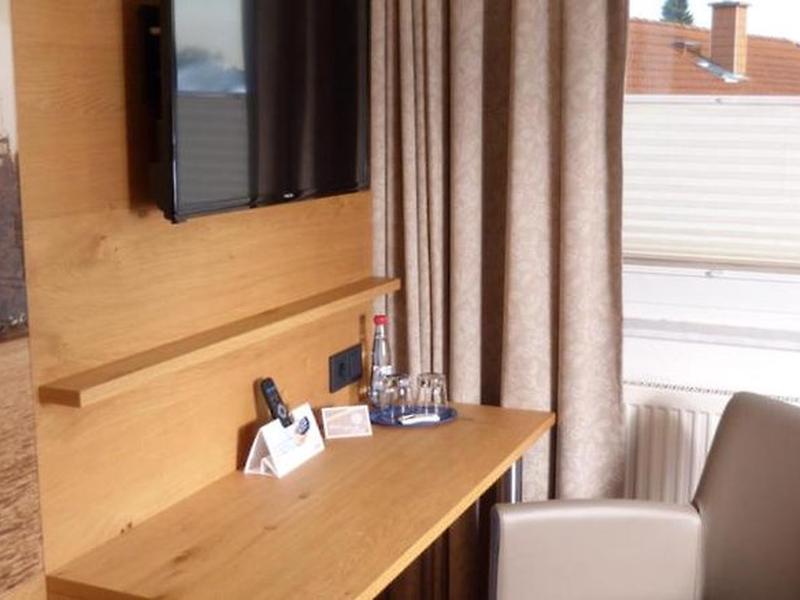 99BEE5A5B48D6F5281213301F1EEE96C