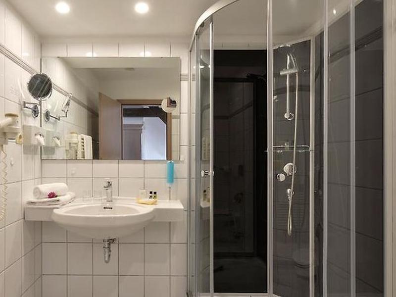 F49CCBF643DC5340C4FD1DDB1D13143C