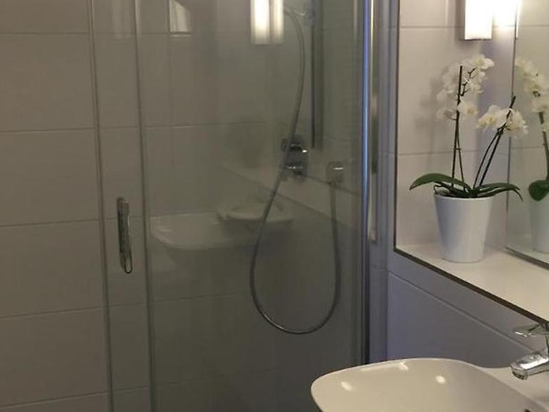 5DB8AB7579387C8C7046E875F42D2943