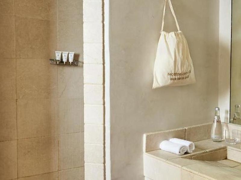 FE0C82A4663B75806255762BC7EC84A1