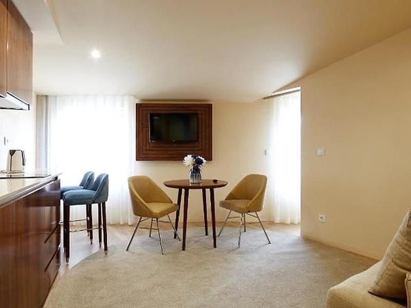 85CE00D6C65AF574992D9E2C804748D2