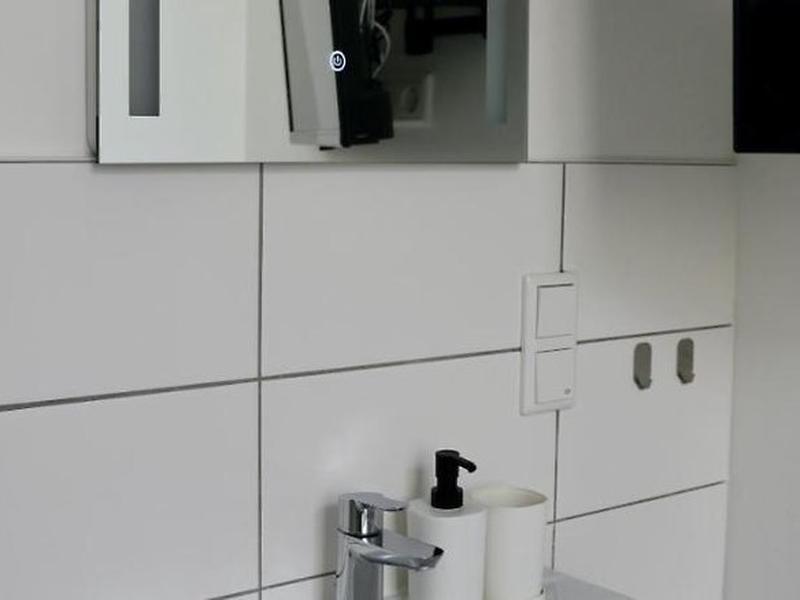 8E3E9E51DC62C49D7552619D068AD27E