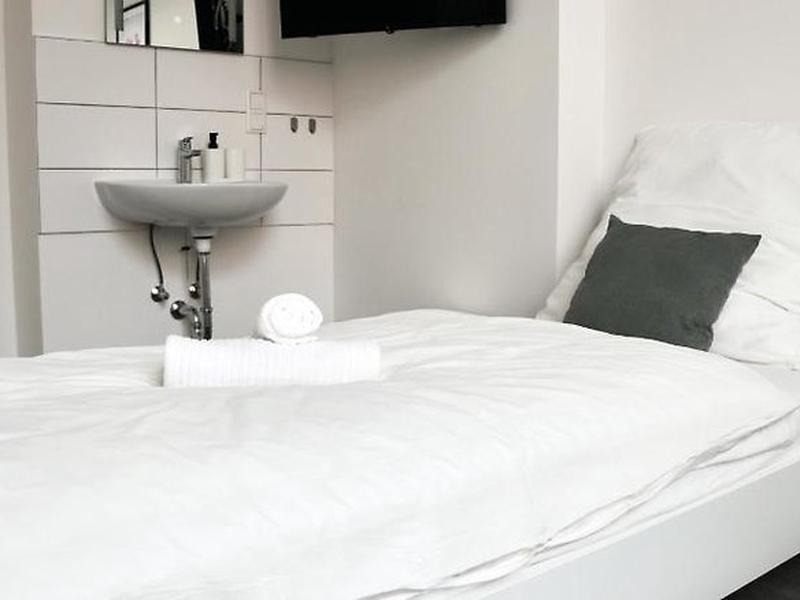 E57BF157D8349FCE4170ED18D1DC1A76