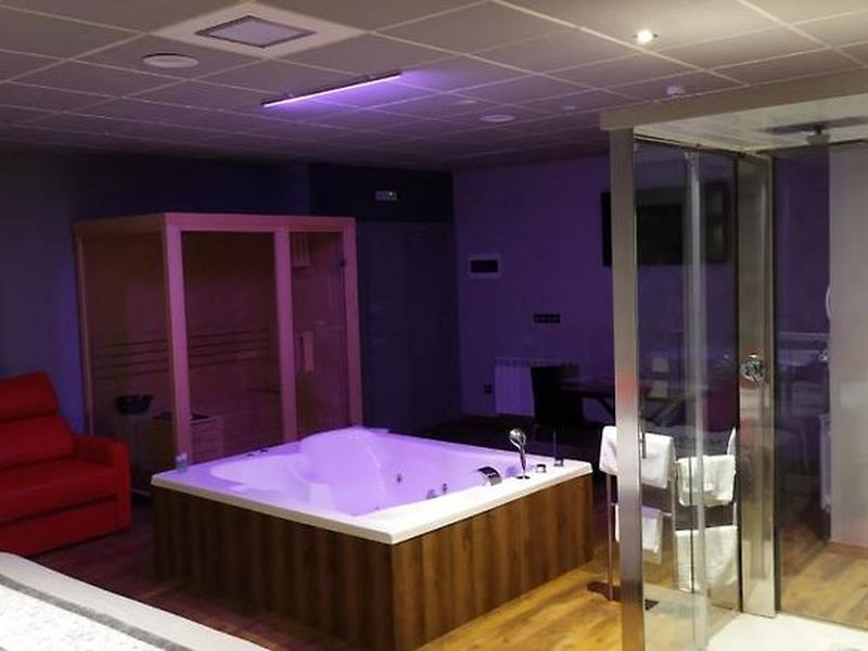 E6288528080358AA8B2F2BAE5ADBFAB6