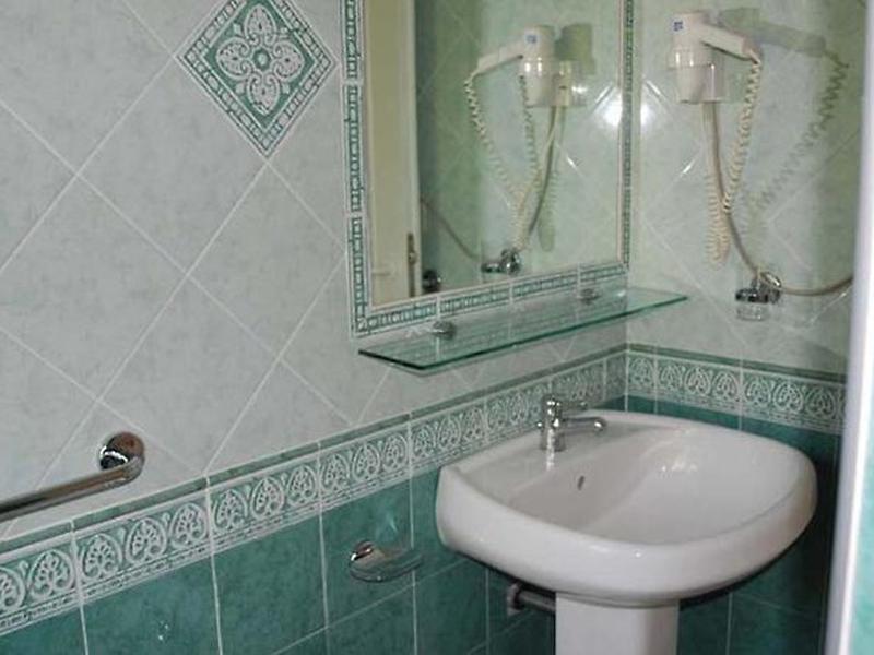 964CD287B79C194FBA0E3A28D38C077D