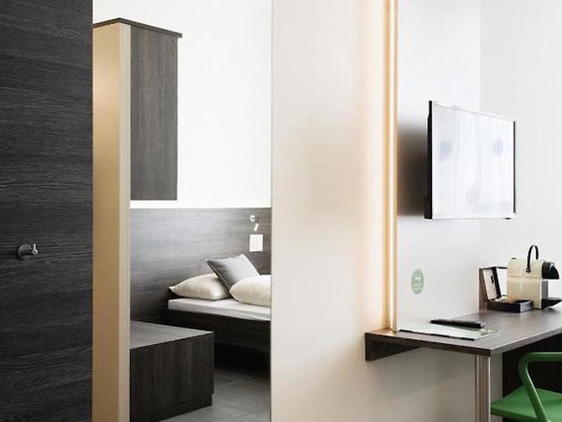 48AEC88A0F88E03B00F7EC9EEA13B6FF