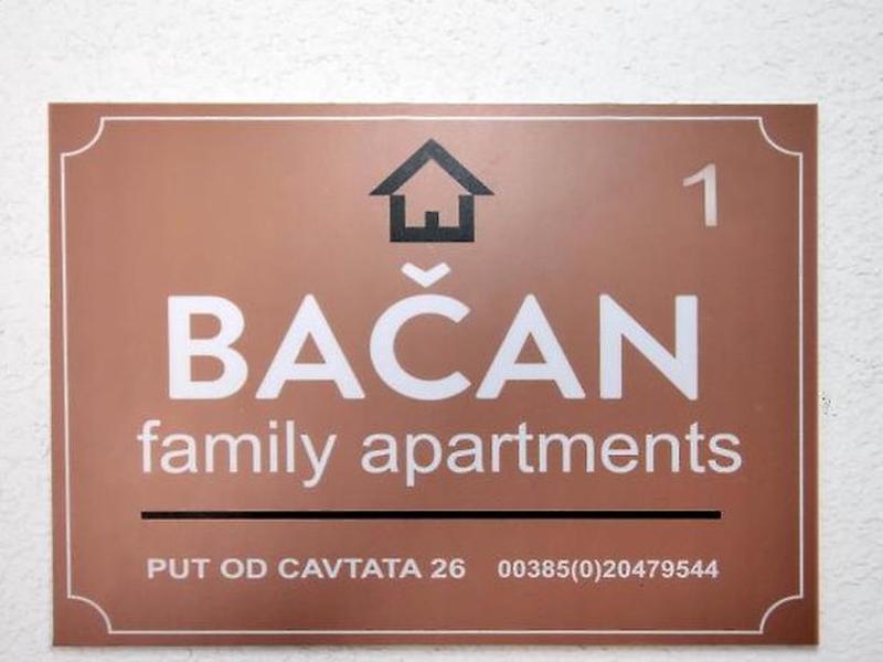 4962E7BF97079846F516886187E36753