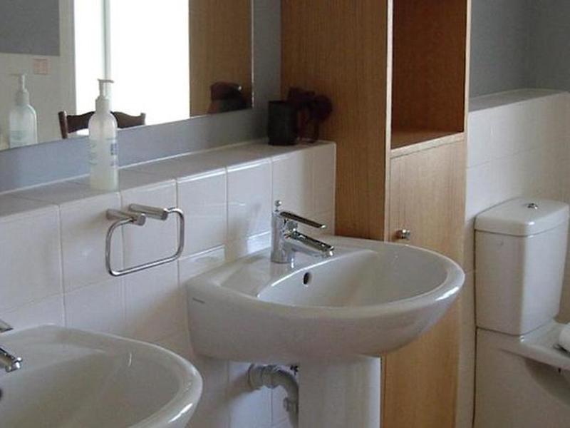 238BA44FA33B0BE3E8FC348093A2804B