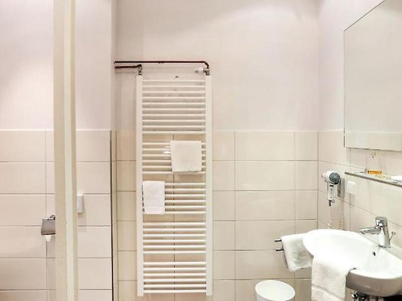 D52E9EEF64D5375127DEBE0B706E21CC