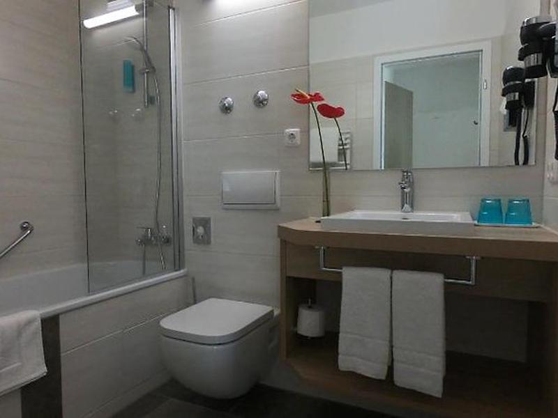 E9EEA48BAC242E740824DF03D143D602