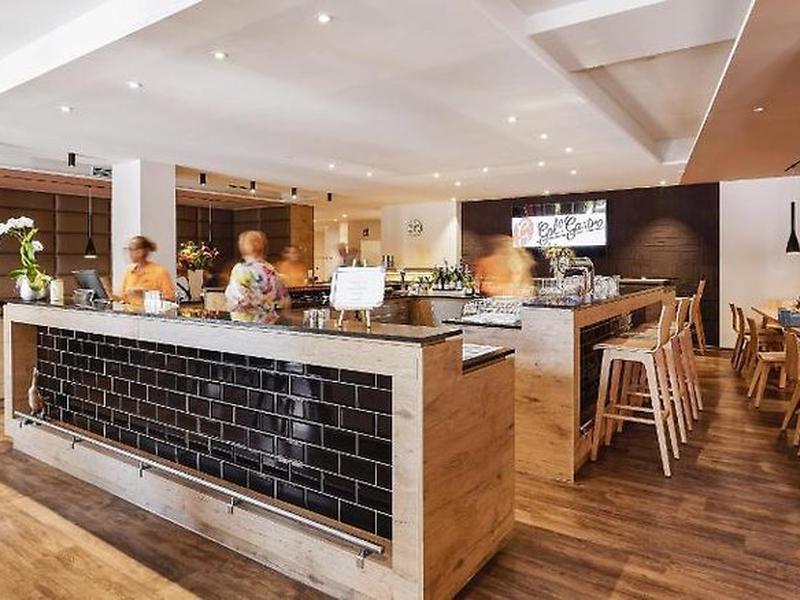 B764E40F6DA0711310EA9593E8F2A25E