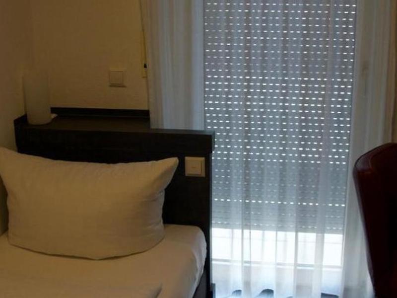 27F3F9496B6A0ADBFA29D03F394D6033