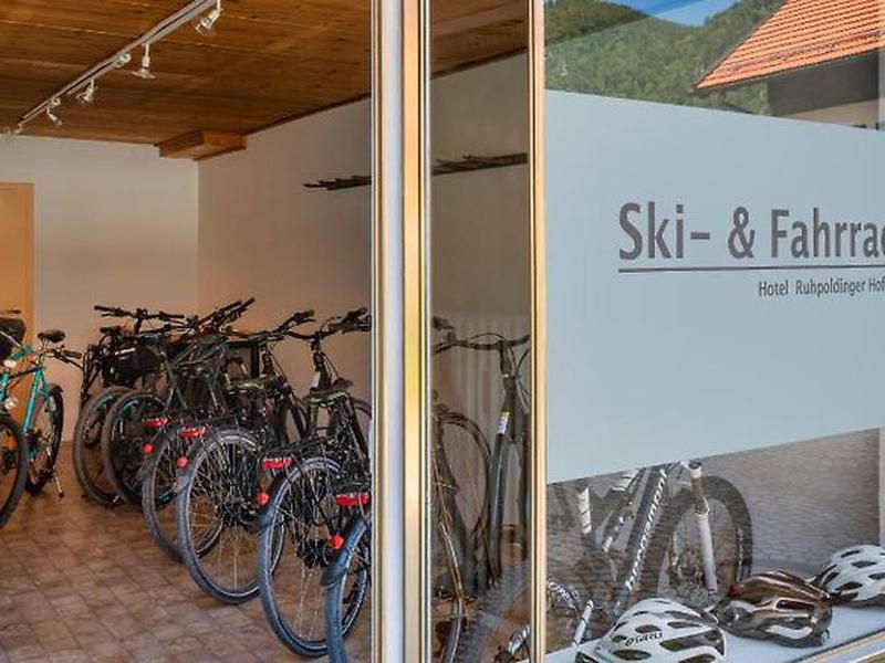 8C9E5ED051229C4A8CFC3DD54D36BEC3