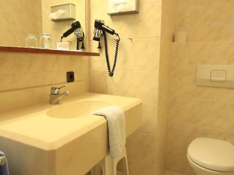 6A18FEA0AB25C7545142F46B30B7BEF8