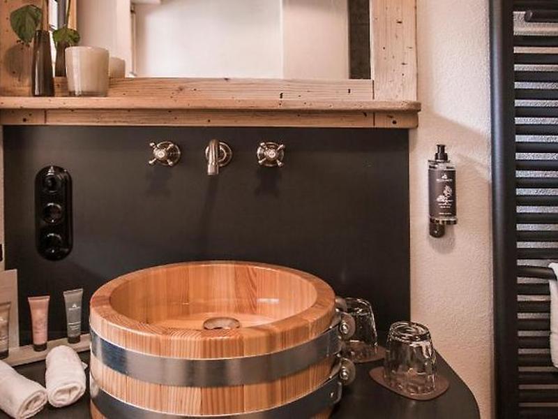 A1F48A6133B8C6D0463C3B641A111380