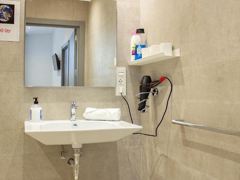 327ECA734450945F922F977F1DC6834A