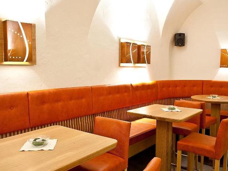 5573A2FEE8308F6A4F340D6644649956