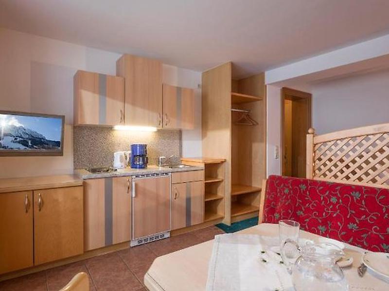 1E2A324F43D590A13ED438B43F08723A