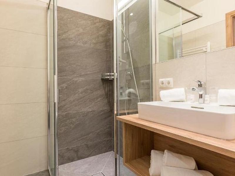 9EDF3EADE87A9C5A17F7281CFAF0DAB4